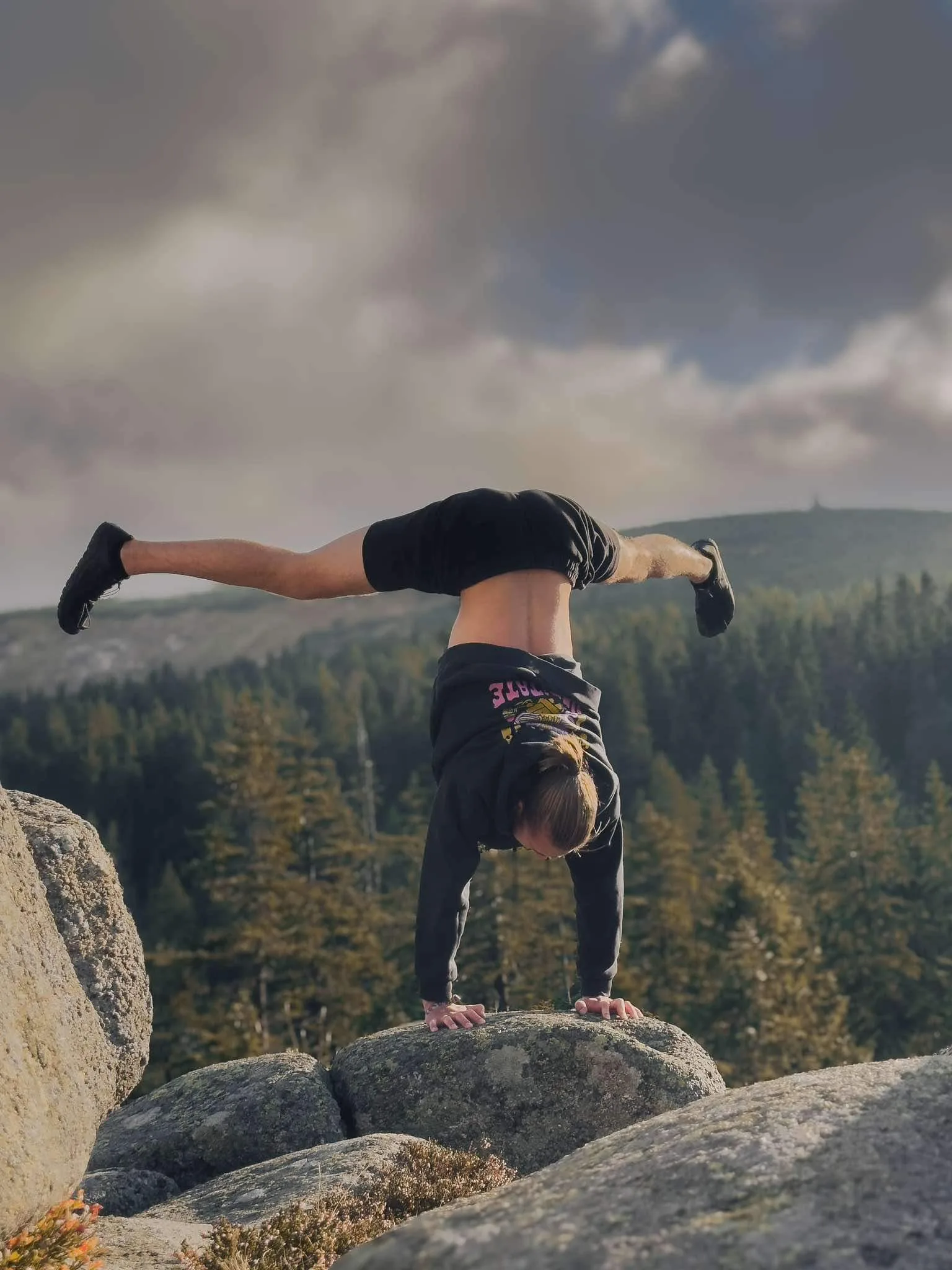 Stanie na rękach — kalistenika Versatile Movement